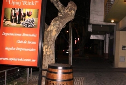 vinoteca-upiaj-rinki-en-merlo-zona-oeste-bs-as-argentina-1-jpg.JPG