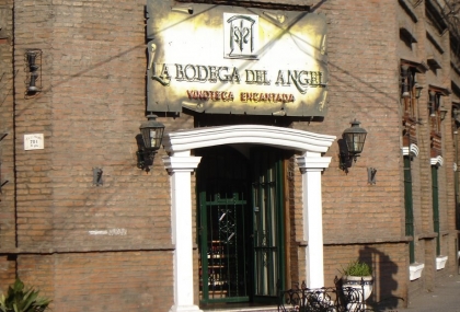 la-bodega-del-angel-vinoteca-en-tucuman-argentina-01.jpg